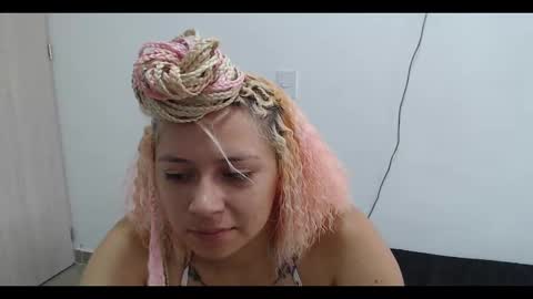 Snapshot of hot_mommymia chatting on January 10, 3:37 pm Mia online show from January 10, 3:37 pm