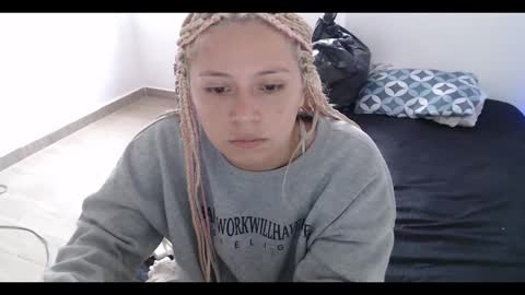 Snapshot of hot_mommymia chatting on January 3, 4:16 pm Mia online show from January 3, 4:16 pm