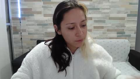 Snapshot of hot_mommymia chatting on October 2, 11:54 pm Mia online show from October 2, 11:54 pm