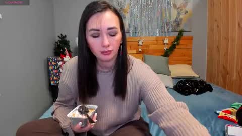 Snapshot of hot_squirtgirl chatting on December 15, 2:19 am Vasilisa online show from December 15, 2:19 am