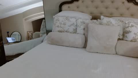 Hot Wife    hotwife sexy new milf highclass brunette bigboobs natural mature online show from January 17, 3:14 am