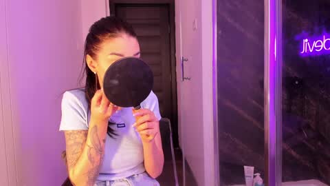 hotfallingdevil online show from March 14, 6:47 am