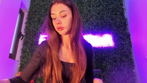 hotfallingdevil online show from March 25, 5:44 am