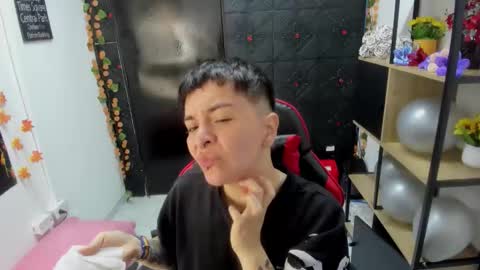 hannah online show from March 25, 2:28 am