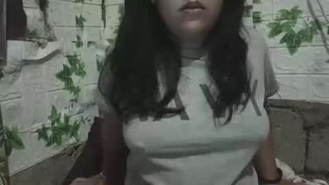 hotiemorenagurl18 online show from May 10, 9:06 pm