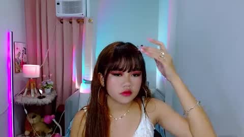 Layla online show from December 7, 6:54 am