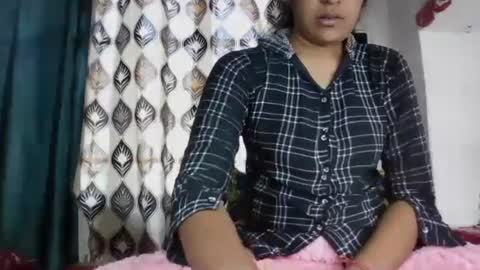 Snapshot of hotnsweetindian chatting on December 15, 7:46 am lola online show from December 15, 7:46 am