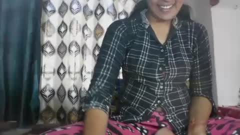 Snapshot of hotnsweetindian chatting on December 21, 8:39 am lola online show from December 21, 8:39 am
