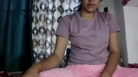 Snapshot of hotnsweetindian chatting on January 2, 6:18 am lola online show from January 2, 6:18 am