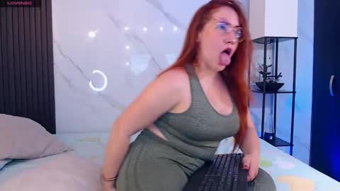 Snapshot of hotpawgmilf chatting on March 9, 1:56 am Sussy Bloom online show from March 9, 1:56 am