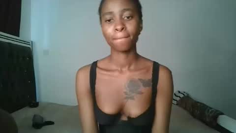 hottie_mistie online show from June 5, 6:52 am
