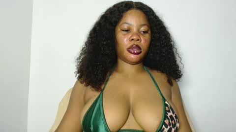 hotty_lora889 online show from April 10, 11:38 am