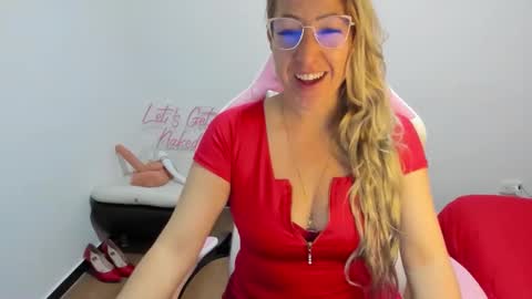 hottychrystal online show from December 2, 10:39 am