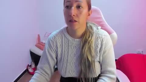 hottychrystal online show from November 28, 3:37 pm