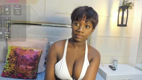 Snapshot of huddah_cam chatting on December 16, 11:44 am huddah online show from December 16, 11:44 am