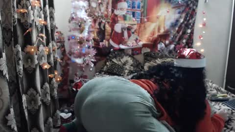 Snapshot of hugeassdevil chatting on December 28, 11:37 pm hugeassdevil online show from December 28, 11:37 pm
