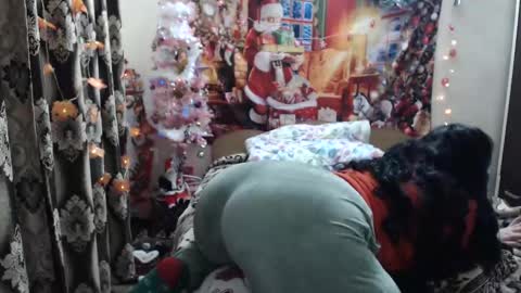 Snapshot of hugeassdevil chatting on December 30, 12:32 am hugeassdevil online show from December 30, 12:32 am