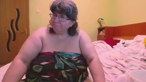 Snapshot of hugetitsxxx chatting on March 2, 2:19 am HugeTitsXXX online show from March 2, 2:19 am
