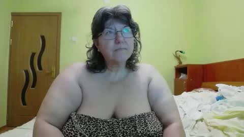 Snapshot of hugetitsxxx chatting on February 2, 4:37 am HugeTitsXXX online show from February 2, 4:37 am