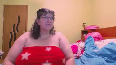 Snapshot of hugetitsxxx chatting on October 14, 12:13 am HugeTitsXXX online show from October 14, 12:13 am