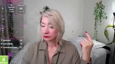 Snapshot of hunters_woman chatting on October 13, 10:45 pm Irena online show from October 13, 10:45 pm