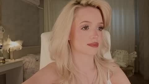 Joselle online show from April 21, 1:42 am