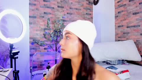 Snapshot of i_am_lucy1 chatting on December 9, 4:34 am Lucy online show from December 9, 4:34 am