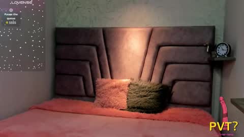 iam_lina online show from March 19, 11:36 am