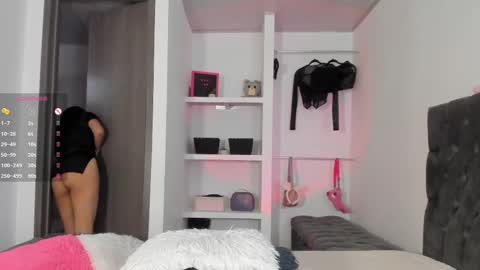 Snapshot of iamjulietaa chatting on September 18, 7:45 pm    online show from September 18, 7:45 pm