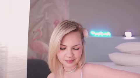 Nina  online show from November 28, 8:01 pm