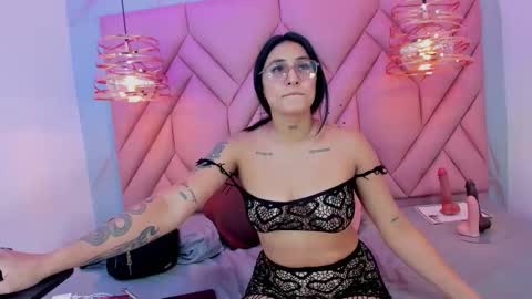 ibbie_ online show from February 19, 12:05 pm