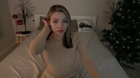Snapshot of icedanielles chatting on December 5, 2:55 pm Danielle online show from December 5, 2:55 pm
