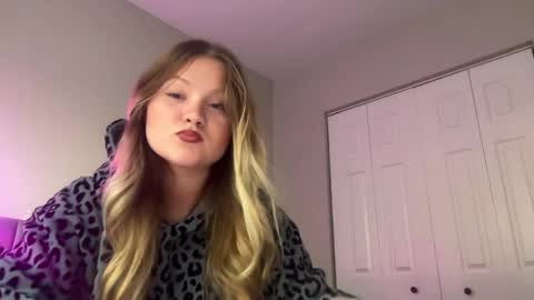 Snapshot of iheartcassie2844 chatting on October 3, 11:10 pm cassie online show from October 3, 11:10 pm