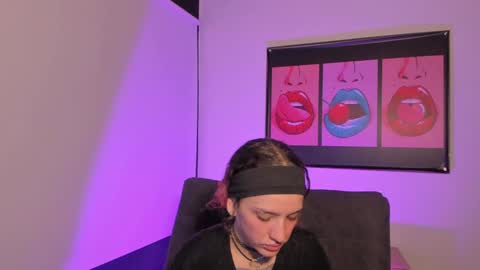    online show from December 7, 12:02 pm