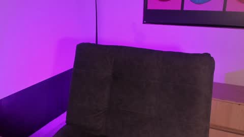    online show from February 6, 11:53 am