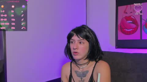    online show from December 5, 12:33 pm