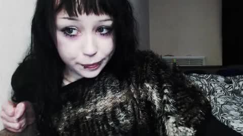 iiiiiiis online show from December 21, 10:30 am