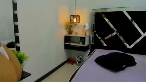 Snapshot of iisabella_noa chatting on September 11, 1:00 pm Isabella online show from September 11, 1:00 pm