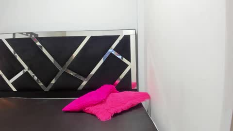 Snapshot of iisabella_noa chatting on September 17, 12:47 pm Isabella online show from September 17, 12:47 pm