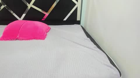 Snapshot of iisabella_noa chatting on September 22, 12:25 pm Isabella online show from September 22, 12:25 pm
