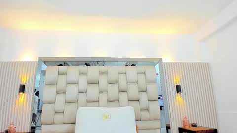 ikia lopez online show from October 25, 9:10 pm