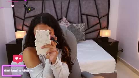 ilitzy cardona online show from November 12, 1:36 am