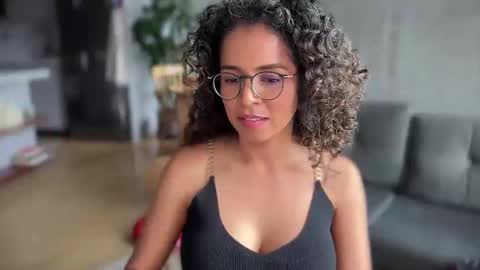 Kloe online show from February 4, 8:59 pm