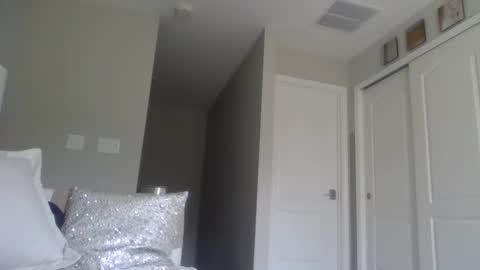 weet exy Cougar online show from April 8, 6:10 pm