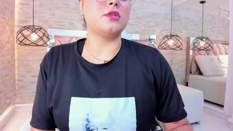 im mou  online show from February 26, 12:38 pm