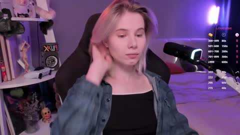 Mia online show from March 7, 11:17 am