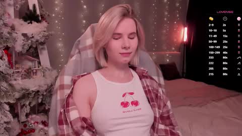 Mia online show from December 22, 10:40 am