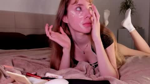 Snapshot of imogensy chatting on October 19, 2:35 am my name Imo Fansly online show from October 19, 2:35 am