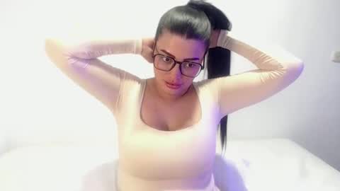 imsweetlips online show from October 29, 8:00 pm