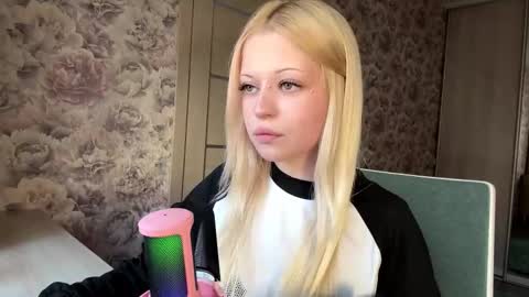 Lola online show from March 26, 12:07 pm